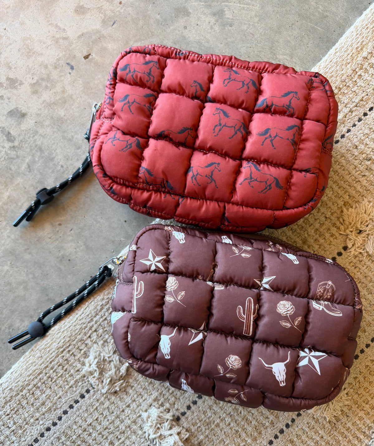 WESTERN MINI PUFF CLUTCH BAG: RED HORSE