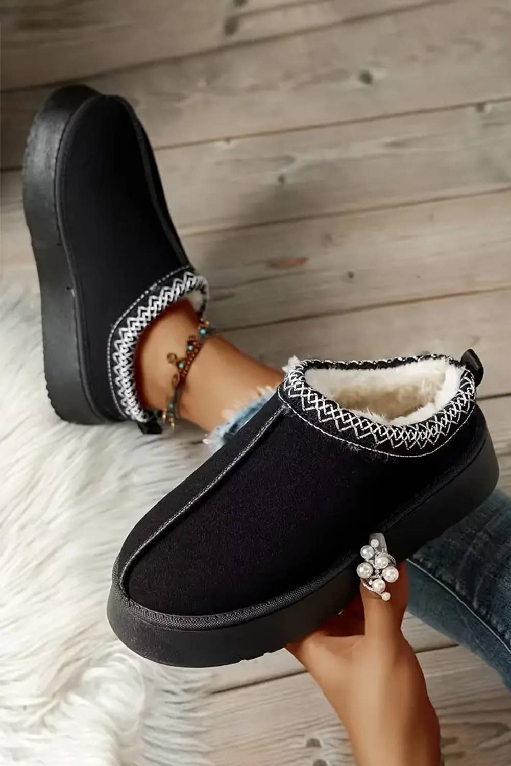 Suede Plush Lined Snow Boots: Black