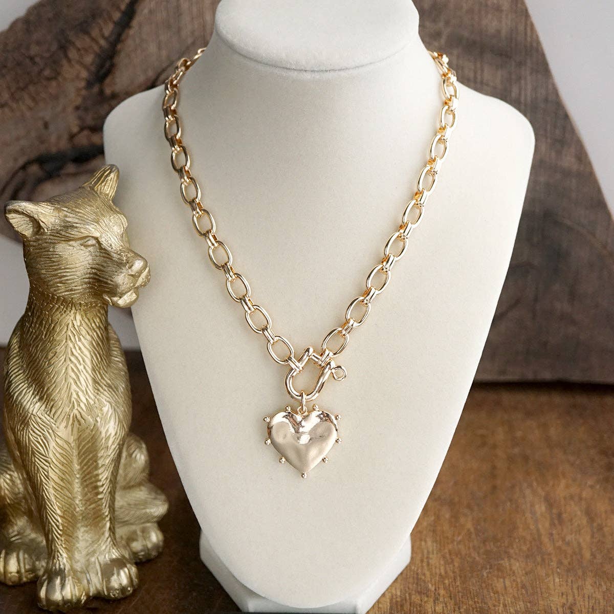 Devoted Heart – Sculpted Heart Shackle Chain Necklace: Gold Tone