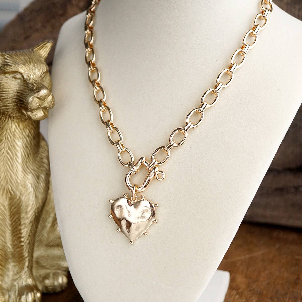 Devoted Heart – Sculpted Heart Shackle Chain Necklace: Gold Tone
