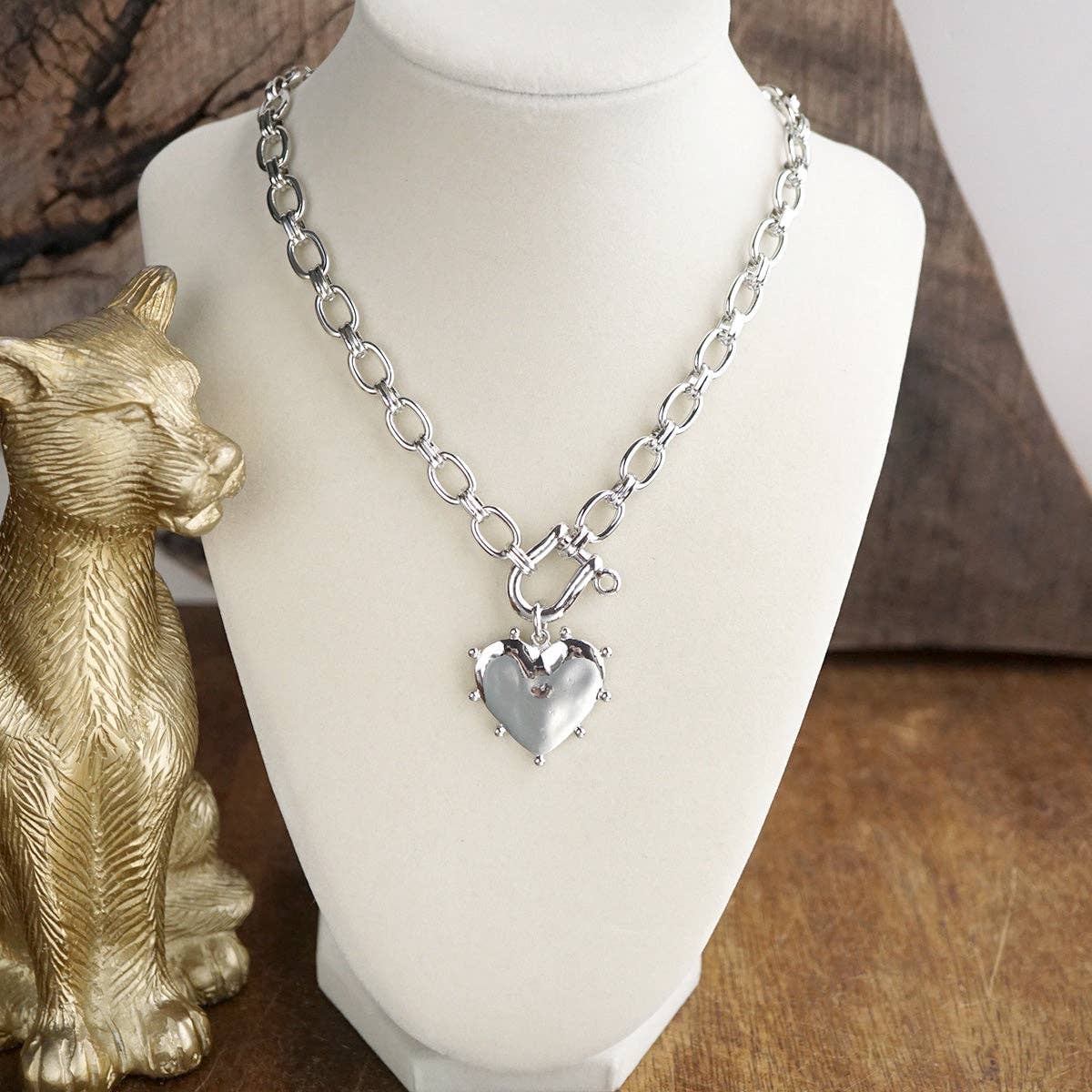 Devoted Heart – Sculpted Heart Shackle Chain Necklace: Gold Tone