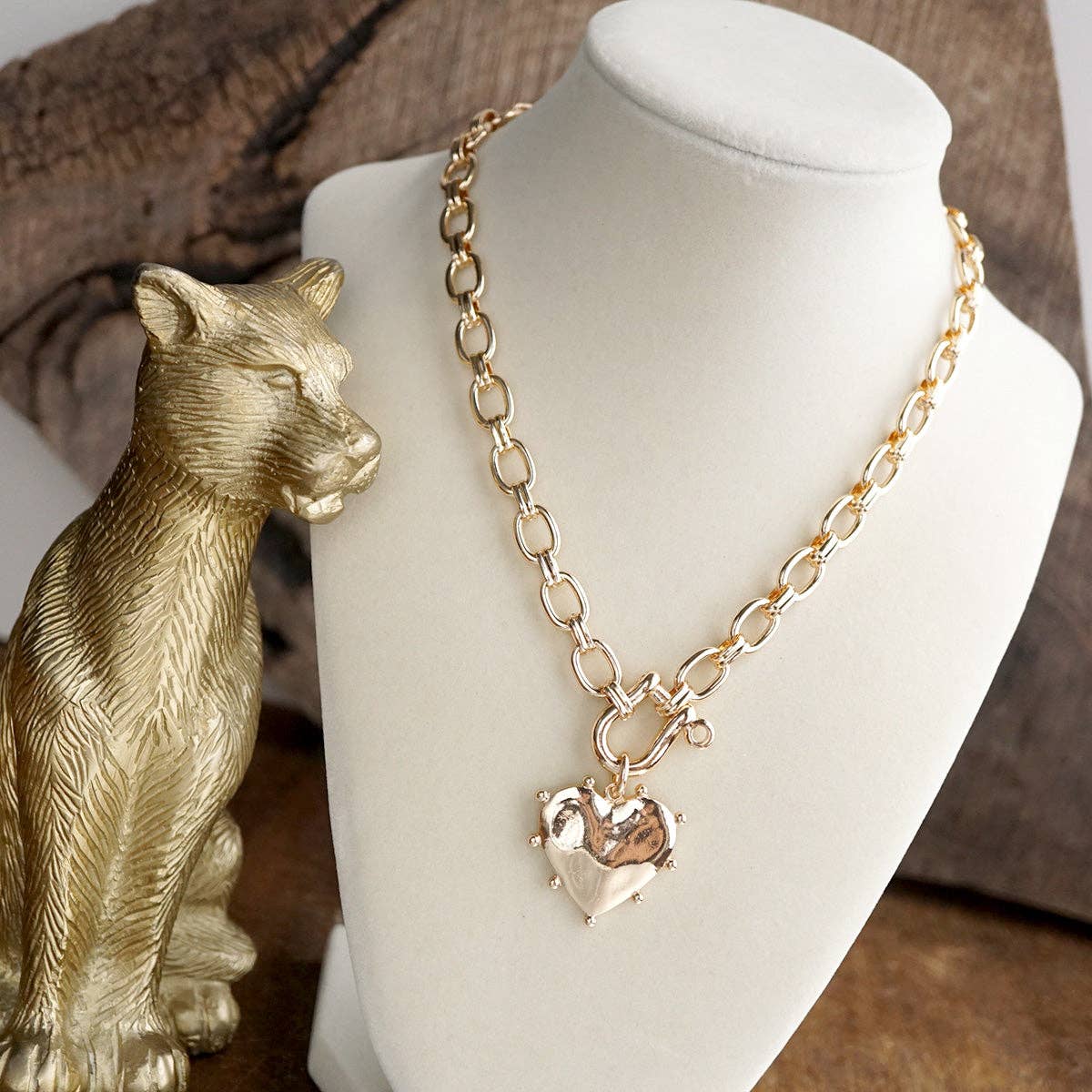 Devoted Heart – Sculpted Heart Shackle Chain Necklace: Gold Tone