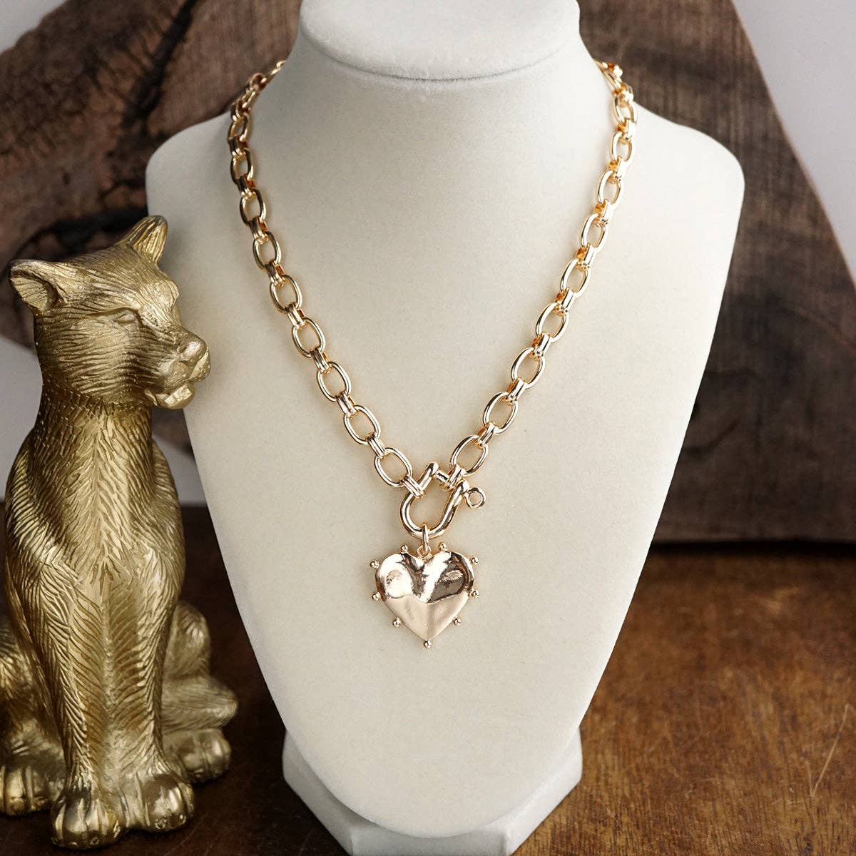 Devoted Heart – Sculpted Heart Shackle Chain Necklace: Gold Tone