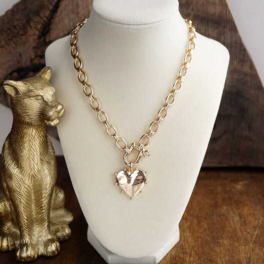 Devoted Heart – Sculpted Heart Shackle Chain Necklace: Gold Tone