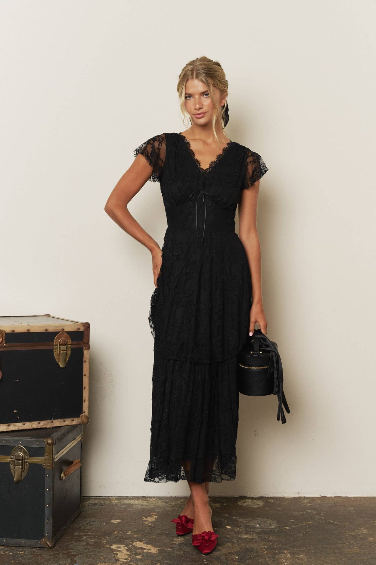 LACE TIERED V NECK RIBBON TIE MIDI DRESS: BLACK