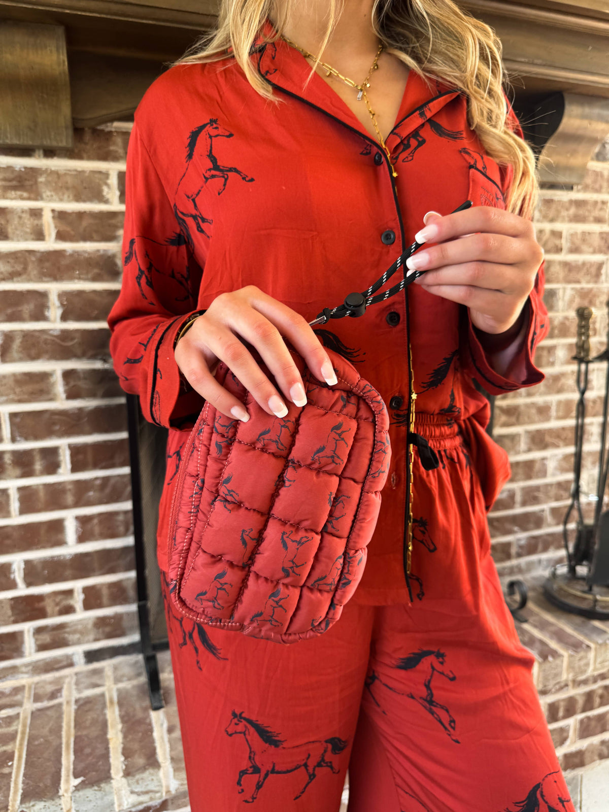 WESTERN MINI PUFF CLUTCH BAG: RED HORSE