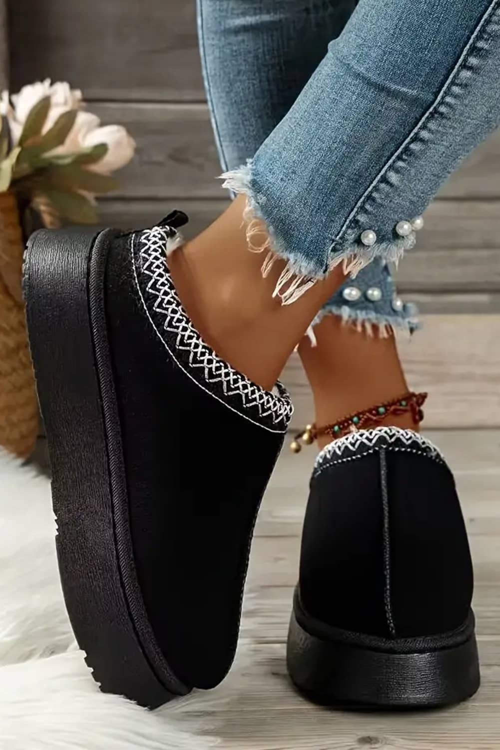 Suede Plush Lined Snow Boots: Black